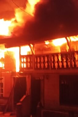 Siraja Merah Mengamuk, Dua Rumah Warga Ludes Terbakar di Pasar Pagi Takengon Timur